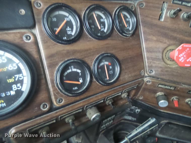 image for item DB9824 1994 Freightliner FLD dump truck