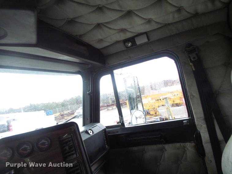 image for item DB9824 1994 Freightliner FLD dump truck