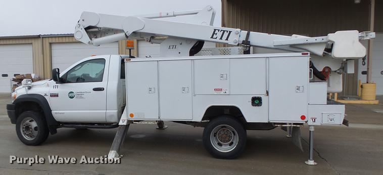image for item DB9825 2009 Dodge Ram 5500 bucket truck