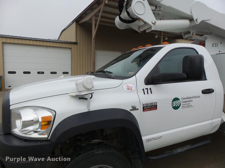 image for item DB9825 2009 Dodge Ram 5500 bucket truck