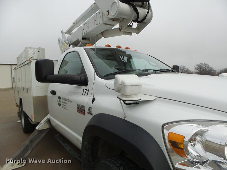 image for item DB9825 2009 Dodge Ram 5500 bucket truck