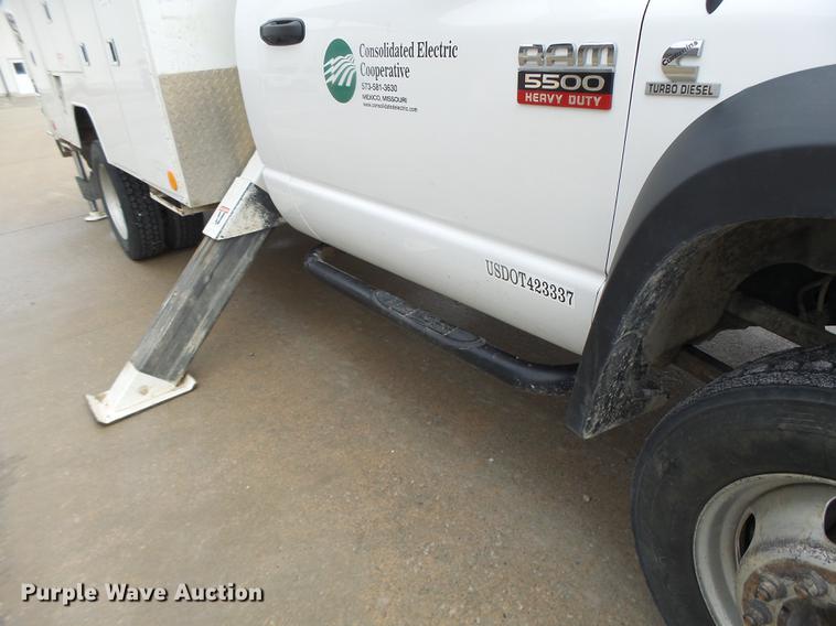 image for item DB9825 2009 Dodge Ram 5500 bucket truck