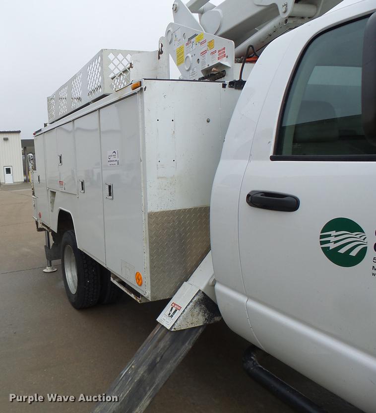 image for item DB9825 2009 Dodge Ram 5500 bucket truck