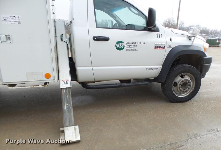 image for item DB9825 2009 Dodge Ram 5500 bucket truck