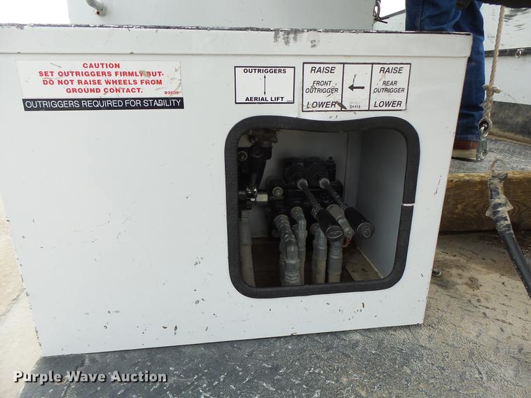 image for item DB9825 2009 Dodge Ram 5500 bucket truck