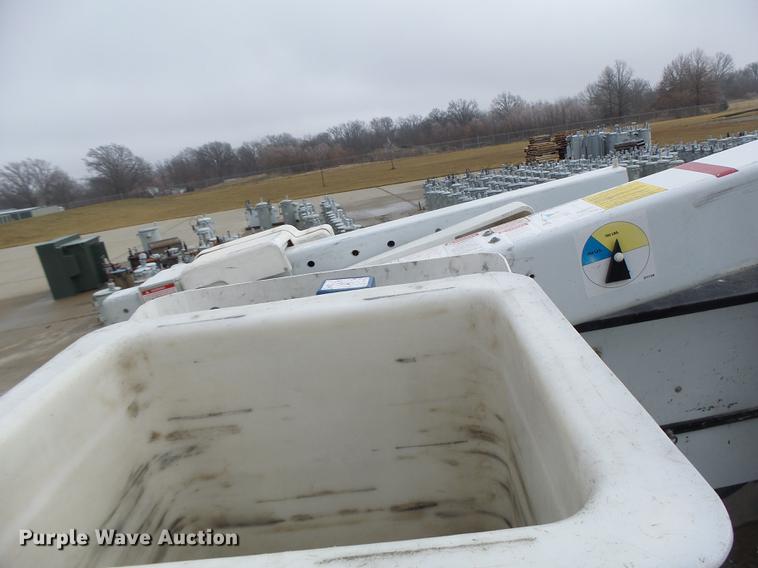 image for item DB9825 2009 Dodge Ram 5500 bucket truck