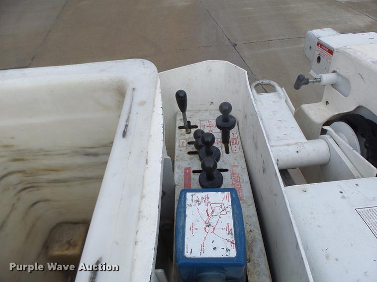 image for item DB9825 2009 Dodge Ram 5500 bucket truck