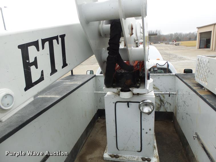 image for item DB9825 2009 Dodge Ram 5500 bucket truck