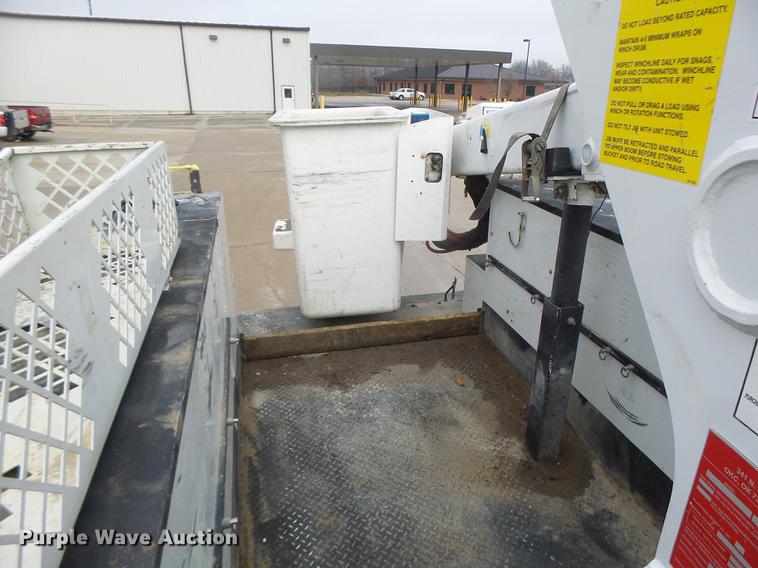 image for item DB9825 2009 Dodge Ram 5500 bucket truck