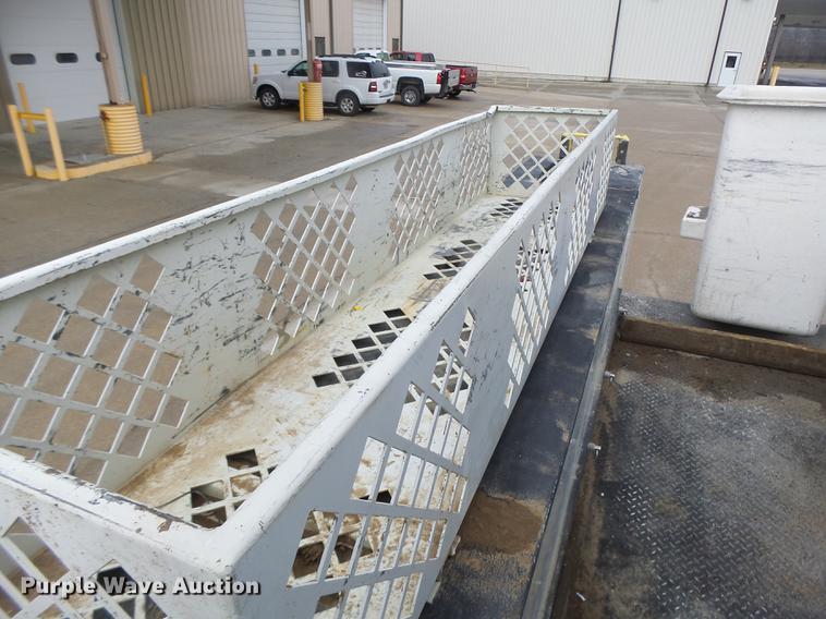 image for item DB9825 2009 Dodge Ram 5500 bucket truck