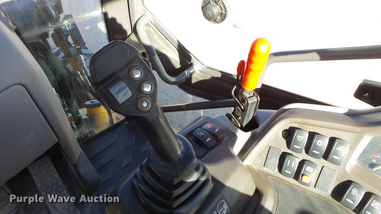 image for item DC0536 2014 Volvo BL70B backhoe