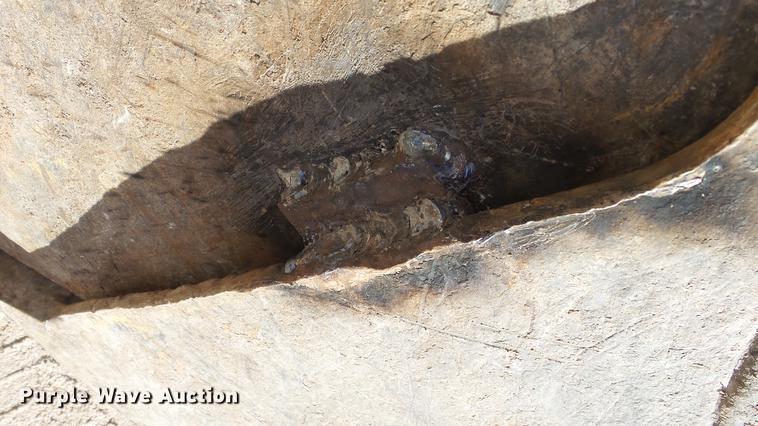 image for item DC0536 2014 Volvo BL70B backhoe