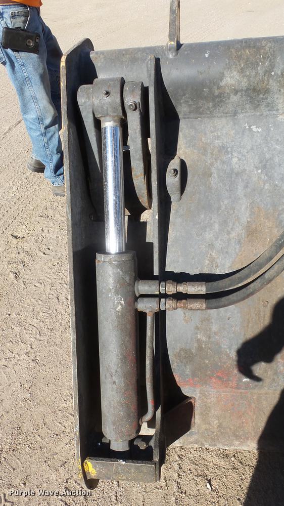 image for item DC0536 2014 Volvo BL70B backhoe