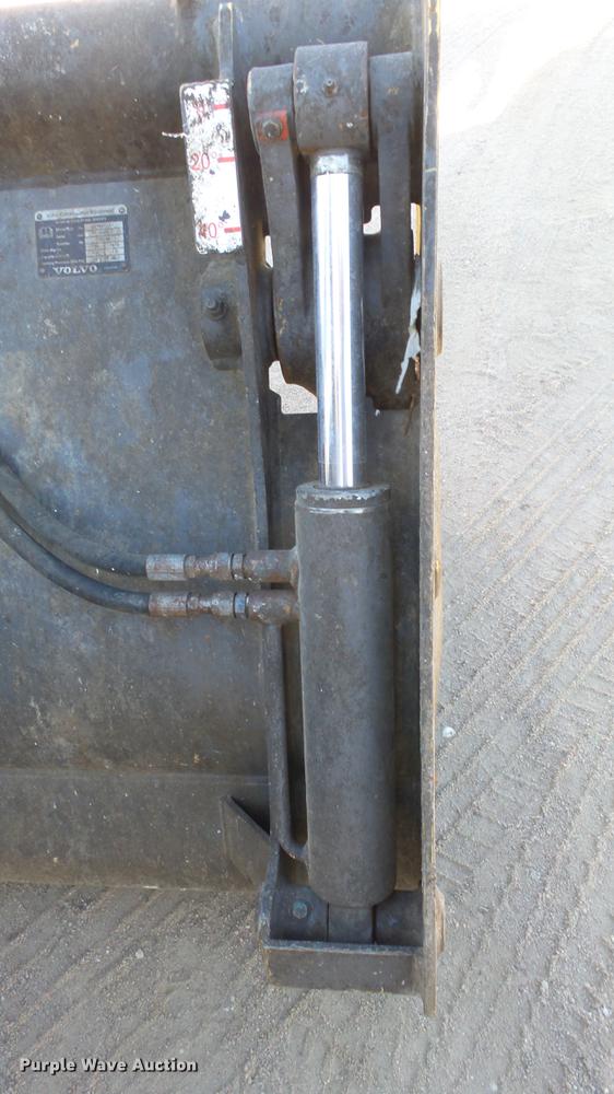 image for item DC0536 2014 Volvo BL70B backhoe