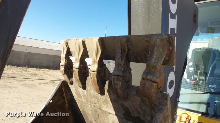image for item DC0536 2014 Volvo BL70B backhoe
