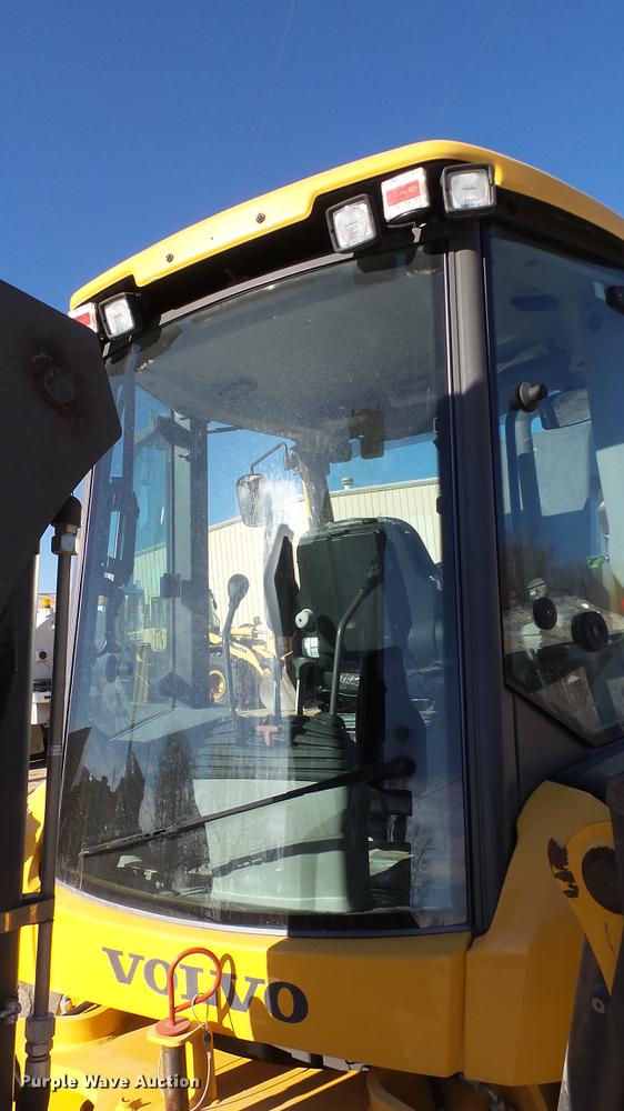 image for item DC0536 2014 Volvo BL70B backhoe