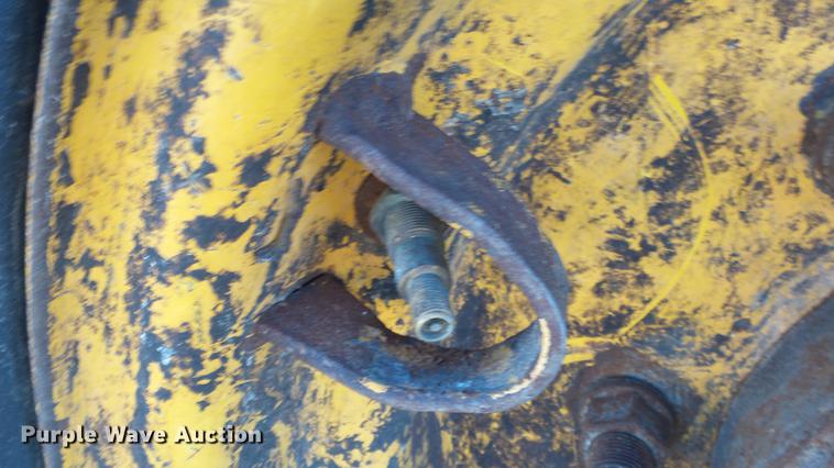 image for item DC0536 2014 Volvo BL70B backhoe