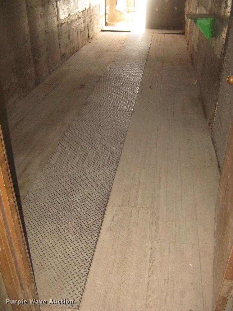 image for item DC2348 1972 Trailmobile dry van jobsite trailer