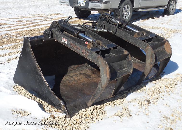 image for item DC5702 Skid steer grapple bucket