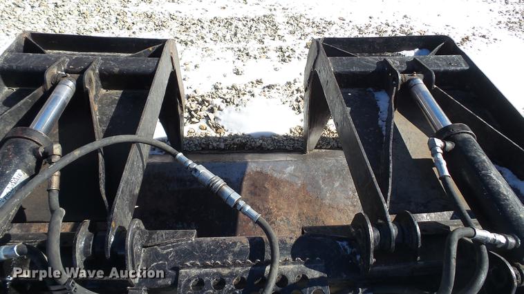 image for item DC5702 Skid steer grapple bucket