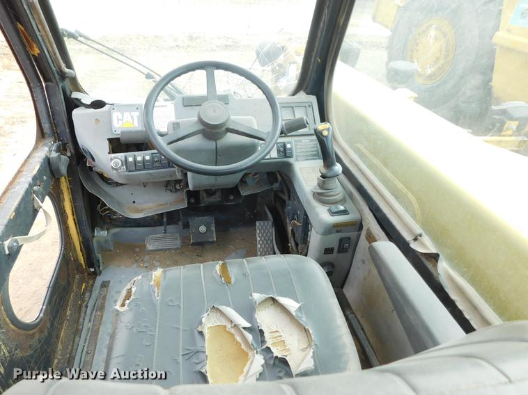 image for item DC8423 1996 Caterpillar TH82 telehandler