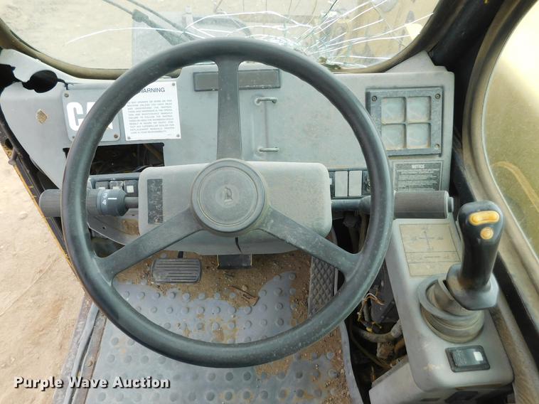 image for item DC8423 1996 Caterpillar TH82 telehandler