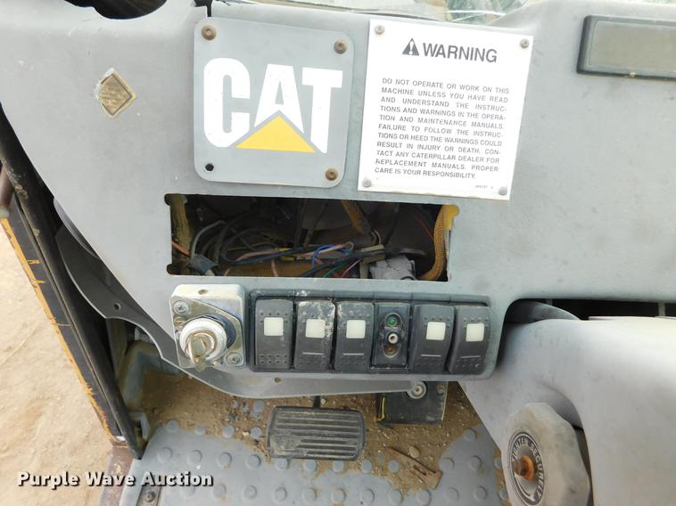 image for item DC8423 1996 Caterpillar TH82 telehandler