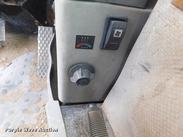 image for item DC8423 1996 Caterpillar TH82 telehandler