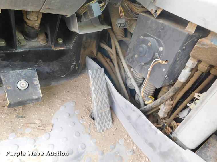 image for item DC8423 1996 Caterpillar TH82 telehandler