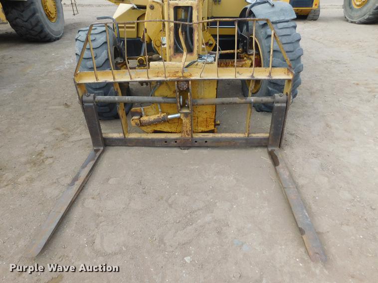 image for item DC8423 1996 Caterpillar TH82 telehandler