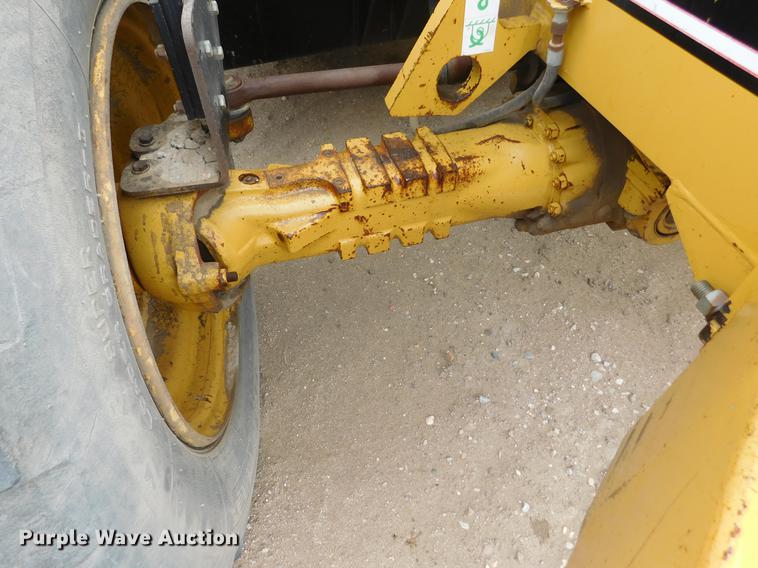 image for item DC8423 1996 Caterpillar TH82 telehandler