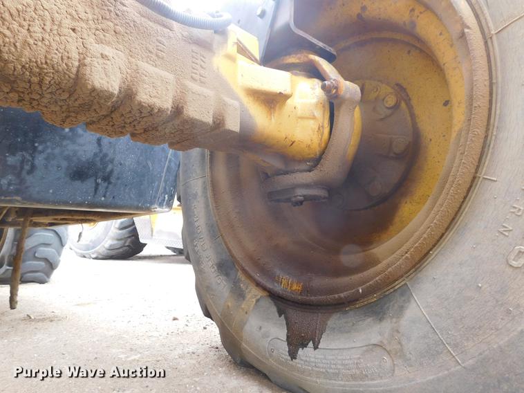 image for item DC8423 1996 Caterpillar TH82 telehandler