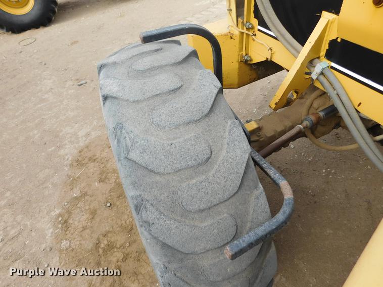 image for item DC8423 1996 Caterpillar TH82 telehandler