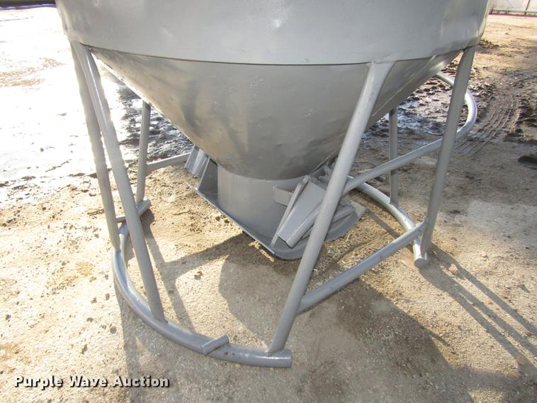 image for item DD2926 Concrete bucket