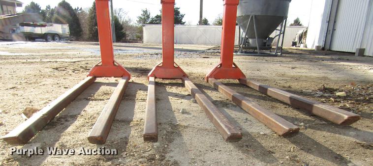 image for item DD2927 Crane brick forks