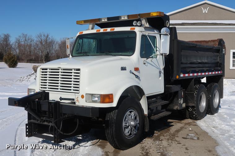 image for item DD9083 2000 International 4900 dump truck
