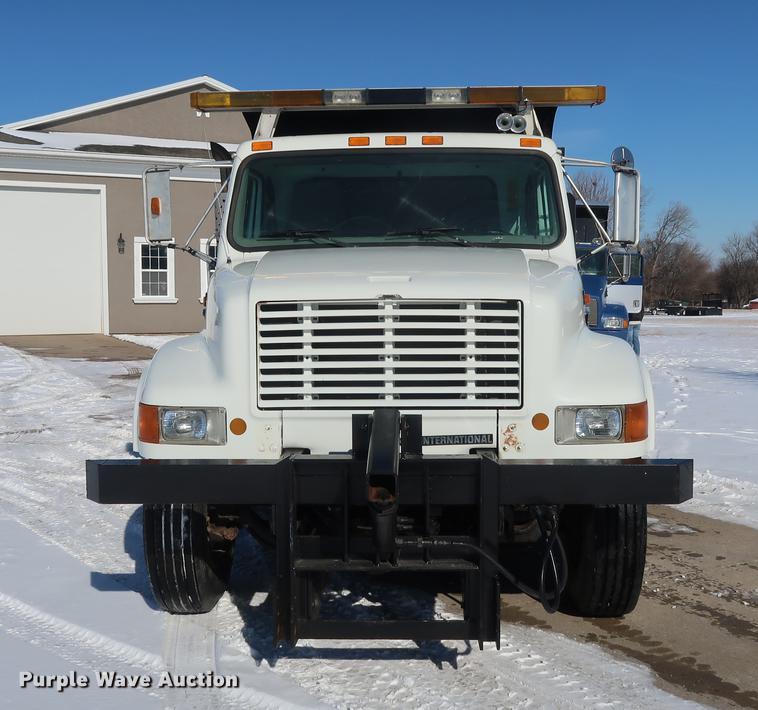 image for item DD9083 2000 International 4900 dump truck