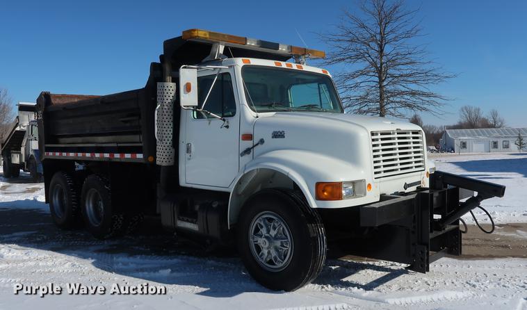 image for item DD9083 2000 International 4900 dump truck