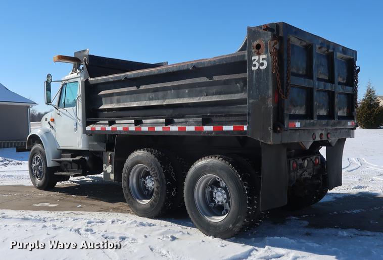 image for item DD9083 2000 International 4900 dump truck