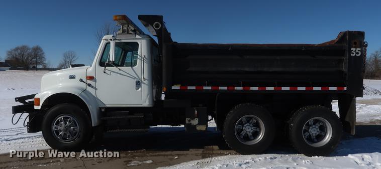 image for item DD9083 2000 International 4900 dump truck
