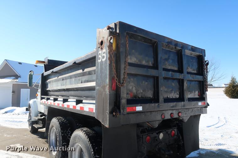 image for item DD9083 2000 International 4900 dump truck