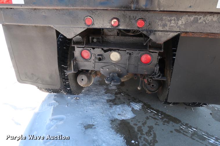 image for item DD9083 2000 International 4900 dump truck