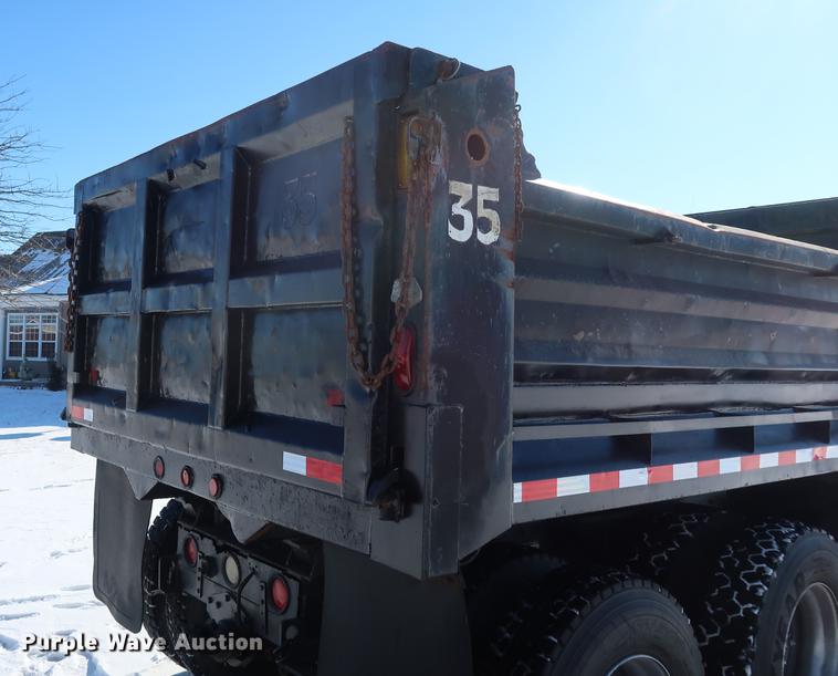 image for item DD9083 2000 International 4900 dump truck