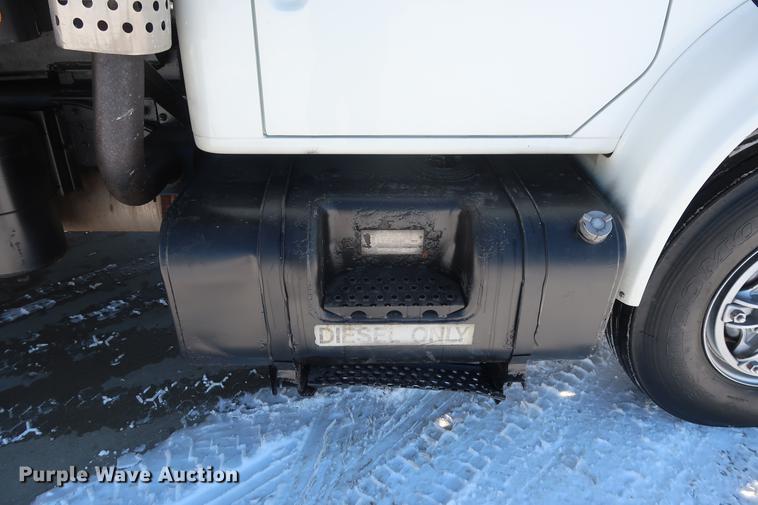 image for item DD9083 2000 International 4900 dump truck