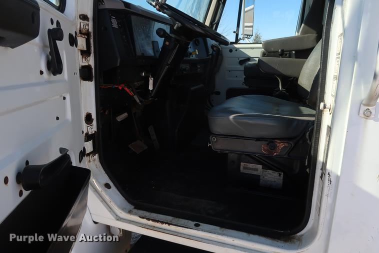 image for item DD9083 2000 International 4900 dump truck