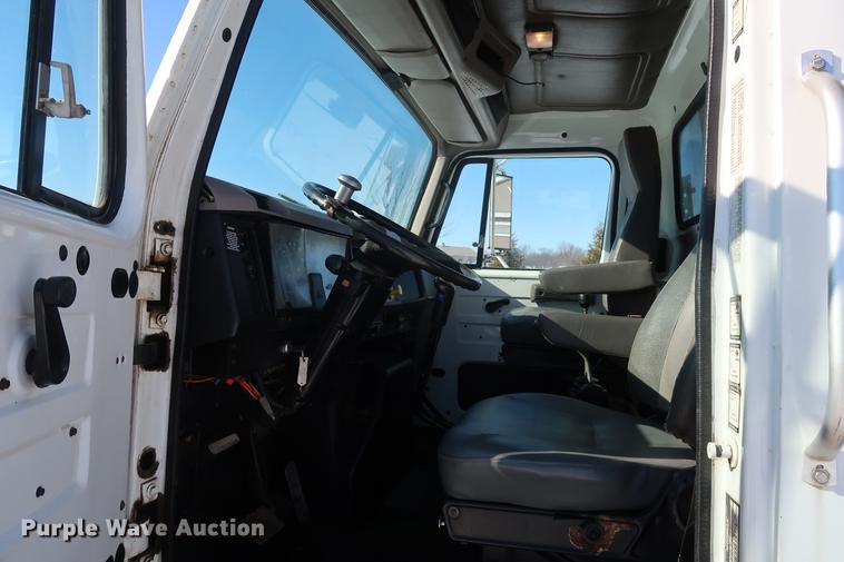 image for item DD9083 2000 International 4900 dump truck