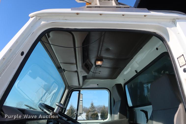 image for item DD9083 2000 International 4900 dump truck