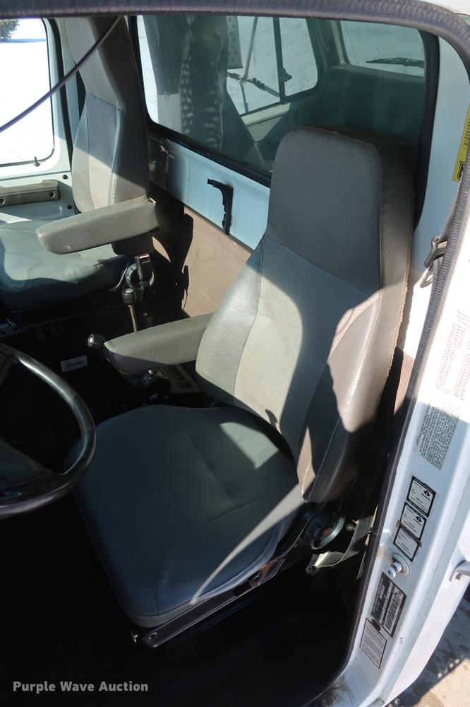 image for item DD9083 2000 International 4900 dump truck