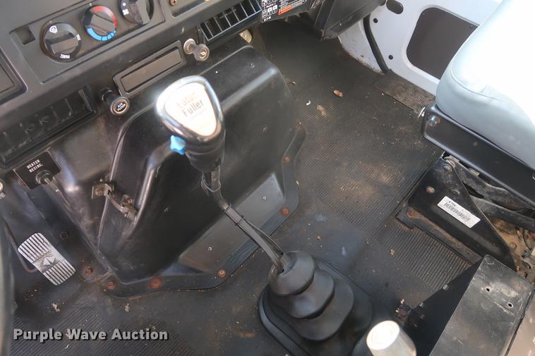 image for item DD9083 2000 International 4900 dump truck