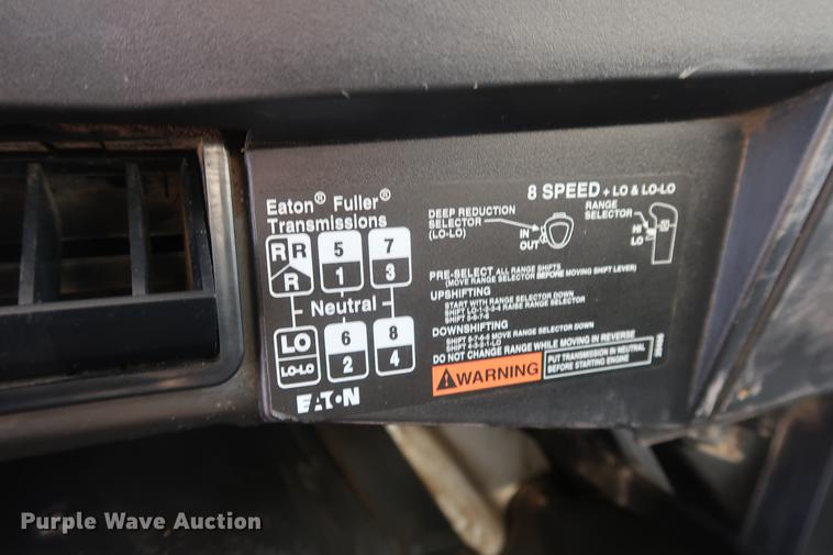 image for item DD9083 2000 International 4900 dump truck